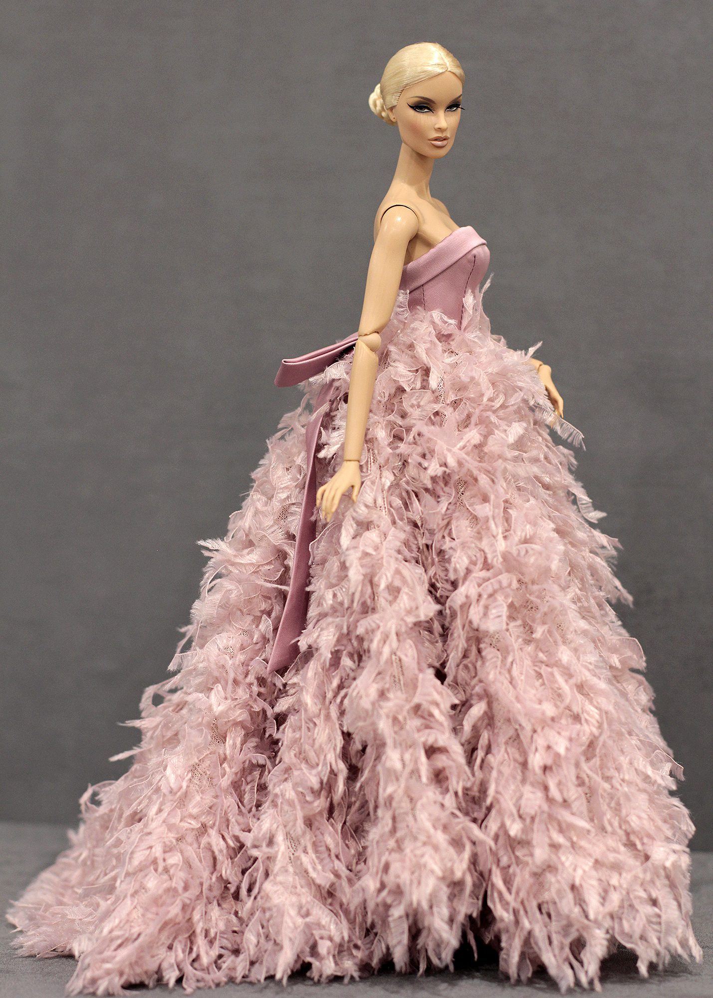 Dusty pink gown with a corset and a boa for  Fashion Royalty and similar dolls