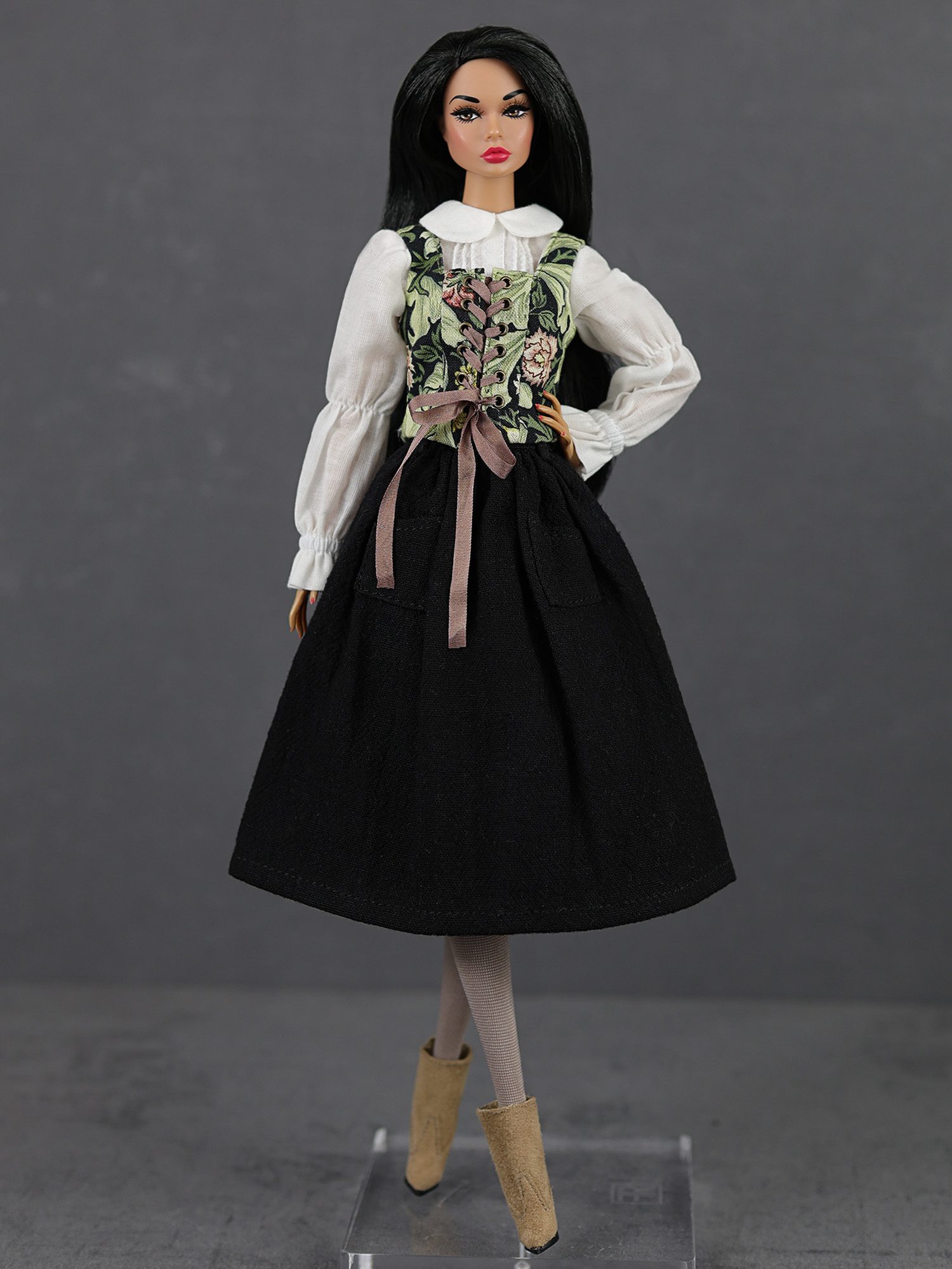 The “Gobelin” corset for 29 cm dolls, such as Brb, Poppy Parker and similar size dolls